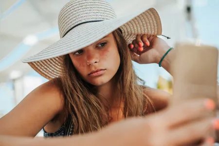 Photoderm Woman with hat