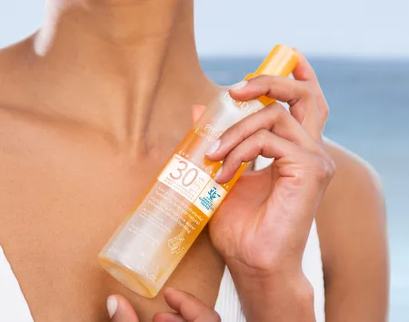 Presentation of the water-based sun protection Photoderm Eau solaire Bronz SPF30